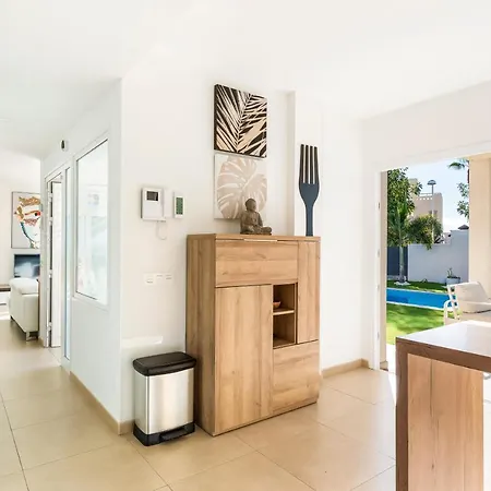 Oasis Buddha Garden By Sunkeyrents אדחה