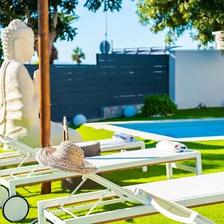 Oasis Buddha Garden By Sunkeyrents 아데제